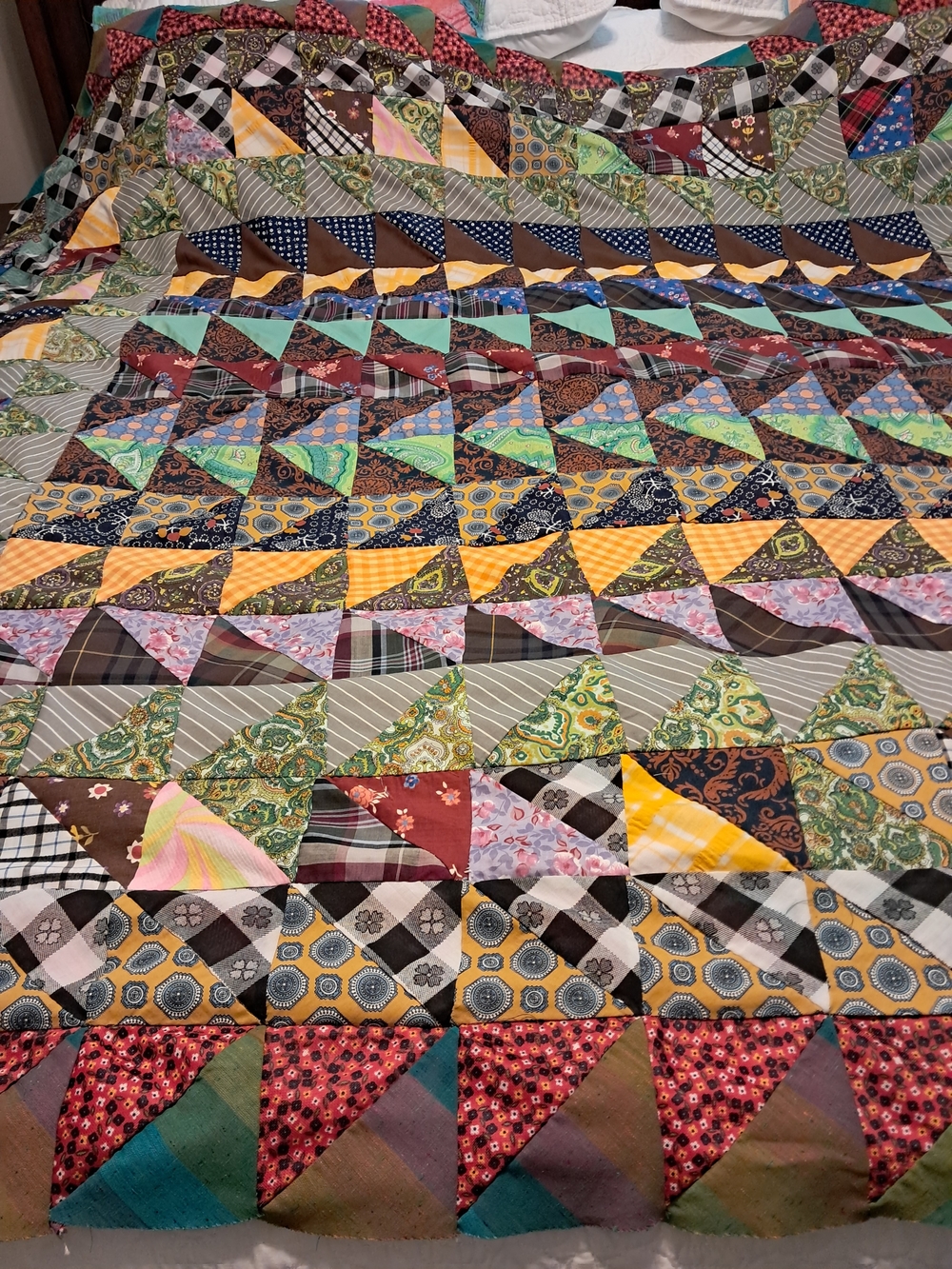 4066 Vintage Pieced Hand Stitched Colorful Quilt Top, 70" X 85". - Picture 4 of 11